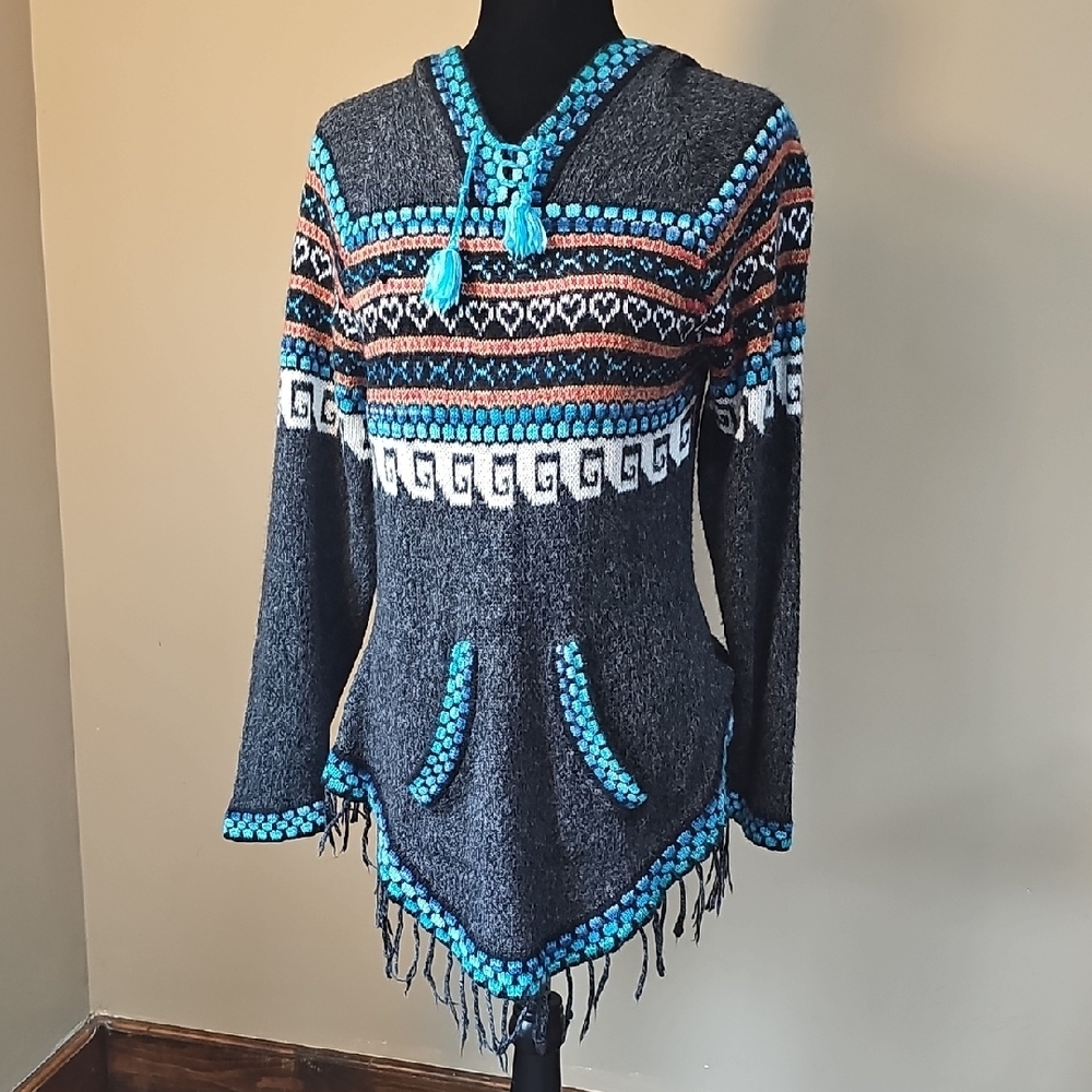 Women's Alpaca Gray and Blue Patterned Sweater Curved Hem Fringe Raglan Sleeve